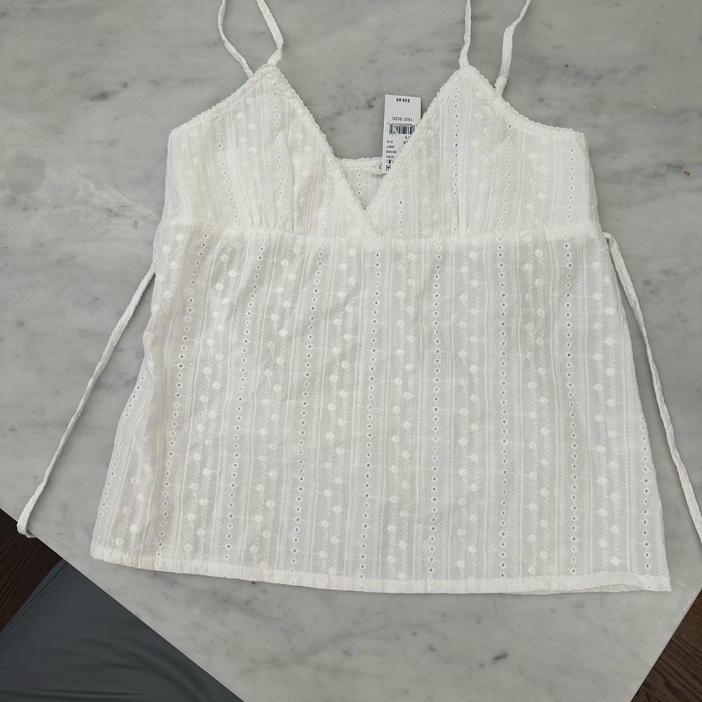 Brandy Melville White Top NWT (never worn)